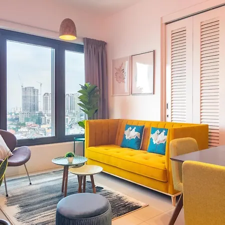 Tropicana 218 X Airlevate Suites George Town Bagian luar foto