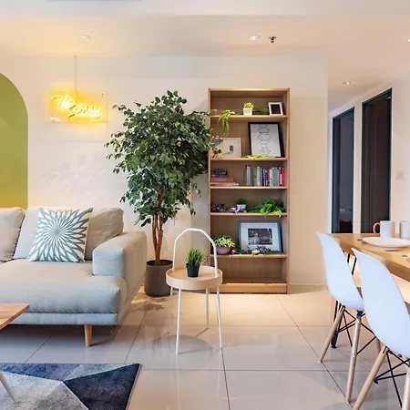 Tropicana 218 X Airlevate Suites George Town Bagian luar foto