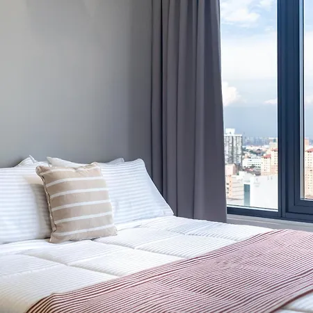 Tropicana 218 X Airlevate Suites George Town Ruang foto
