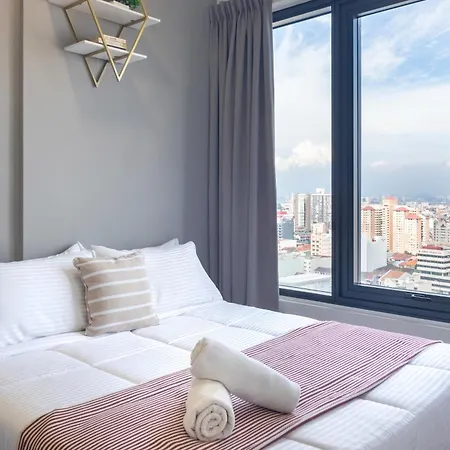 Tropicana 218 X Airlevate Suites George Town Ruang foto